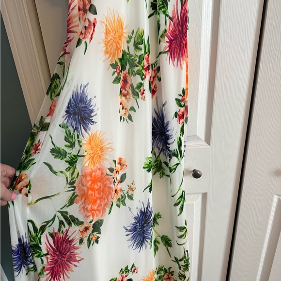 White floral dress - Picture 2 of 4